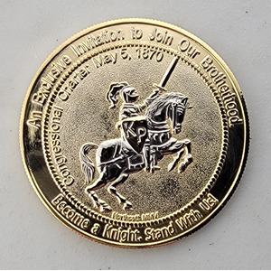 Custom Organization Challenge Coin for KNIGHTS OF PYTHIAS - GRAND LODGE TEXAS - SHINY GOLD, side 2. Verified details: Two Tone Plated. Features and context: Organization Challenge Coin, Texas, Organization, Two Tone, Two Tone Plated.
